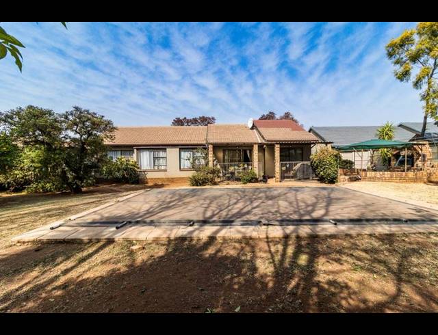 3 BEDROOM HOUSE FOR SALE IN MAYBERRY PARK